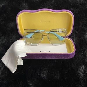 Gucci oversized glasses